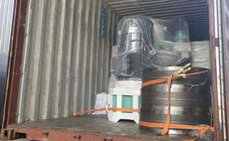 2套160kw鋸末顆粒機(jī)發(fā)往東南亞，生產(chǎn)線已裝車(chē)，準(zhǔn)備發(fā)貨